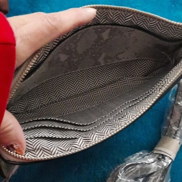 Jen & Co NWT Grey Snakeskin Leather Handbag Includes Crossbody & Wristlet Straps - Picture 3 of 9